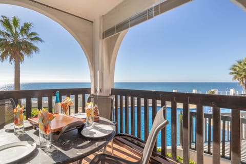 Amazing apartment right on the sea