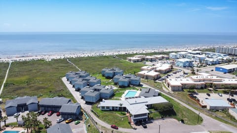 Make unforgettable memories and relax in comfort at Beachhead Condos