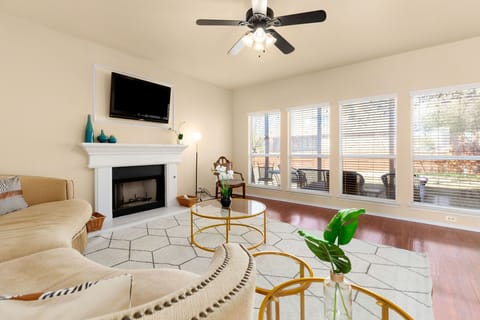Welcome to our stunning modern living room, the perfect space to make your stay with us truly unforgettable. Designed with a focus on contemporary elegance and ultimate comfort, our living room is the heart of our home and yours to enjoy during your stay.