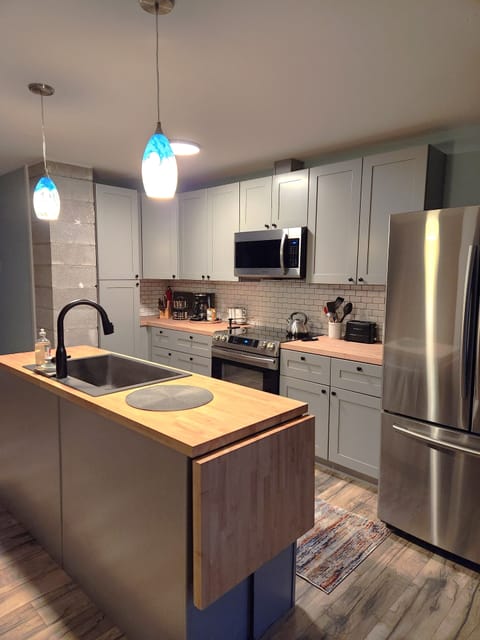 Full Kitchen with plenty of space