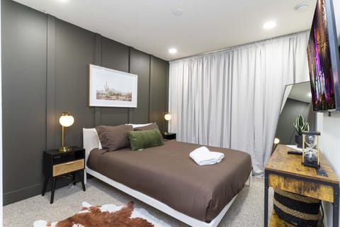 2nd Floor Room (Queen Size Bed)