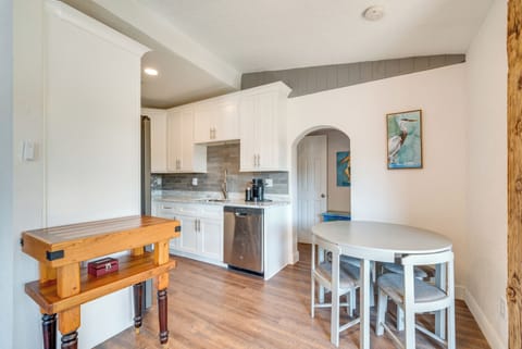Dining Area | Dishware Provided