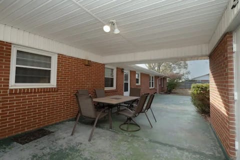 covered patio seating for 6