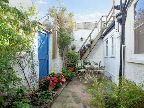 Courtyard | Harvey Cottage, Colyton, near Lyme Regis