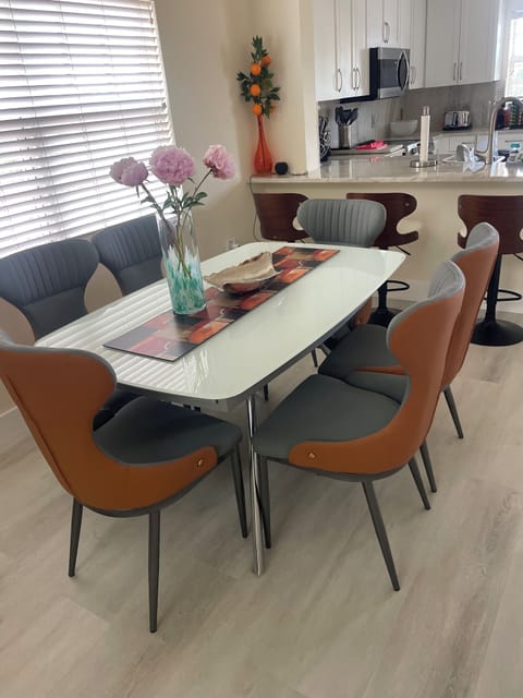 Dining area, extendable dining table. Main floor