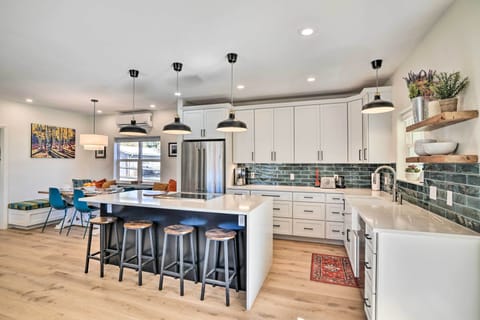 Kitchen | Fully Equipped | Cooking Basics | Coffee Maker | Crockpot | Toaster