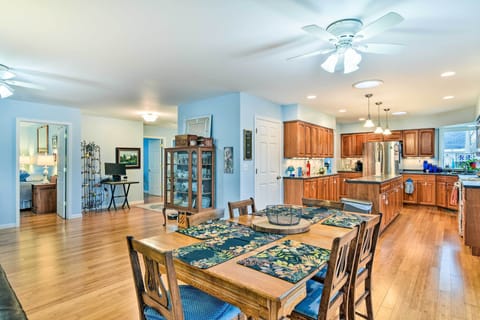 Dining Area | Dishware & Flatware Provided