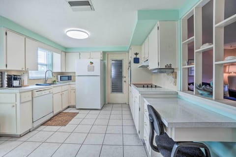 Kitchen | Coffee Maker | Dishwasher | Microwave