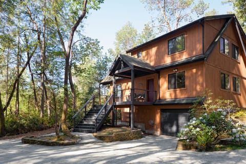 Parking for 4 cars on driveway