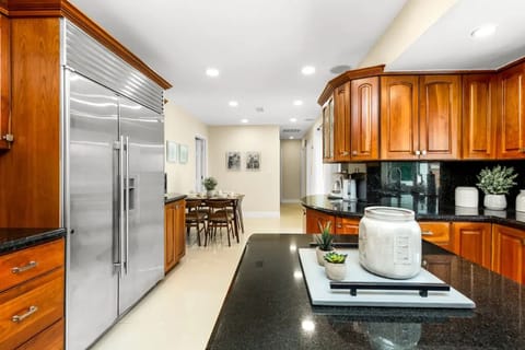 Large refrigerator to store plenty of treats for everyone at the home. 