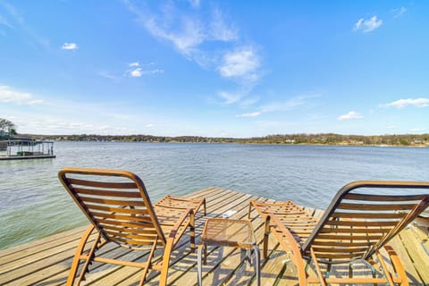 Grove Vacation Rental | 2BR | 2BA | Step-Free Entry | 1,450 Sq Ft