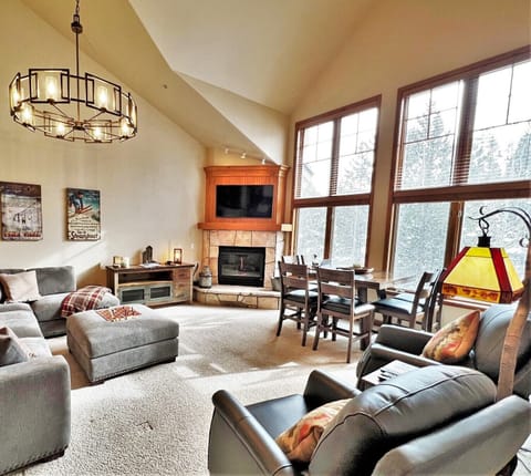 Roomy yet cozy place to gather with your fav people