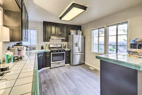 Kitchen | Keurig Coffee Maker | Dishware & Flatware | Trash Bags & Paper Towels