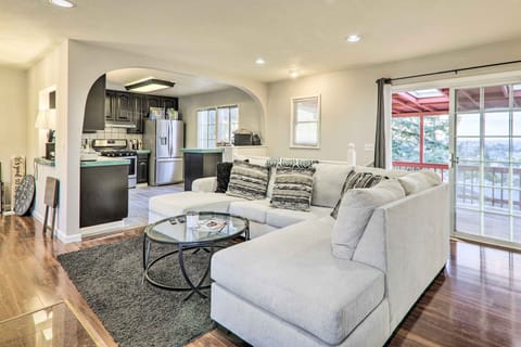 Living Room | Free WiFi | Smart TVs