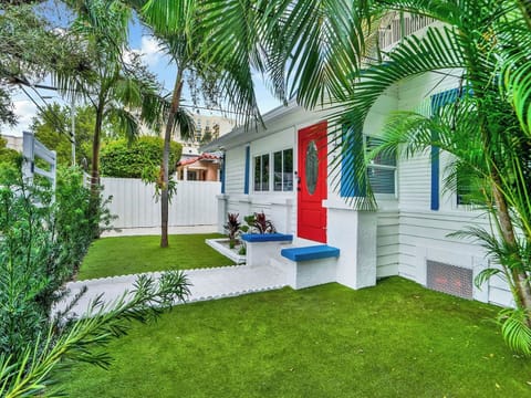 Welcome to the tropical paradise of the Bungalow House!