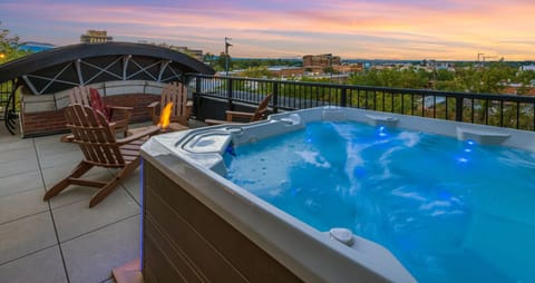 Rooftop Deck with Hot Tub, Fire Pit and Mountain Views!