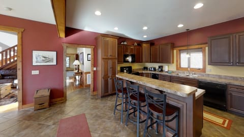 Floor, Indoors, Flooring, Kitchen, Dining Room