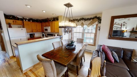 Indoors, Home Decor, Living Room, Furniture, Dining Room