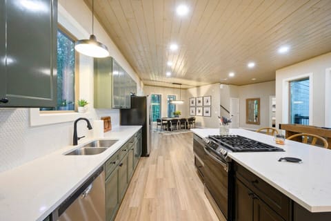 Another shot of the kitchen