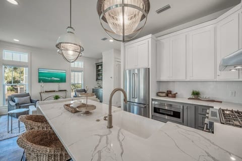 Fully-Appointed Kitchen!