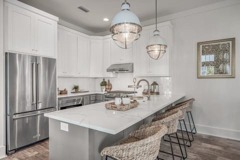 Seating for 4 at the Breakfast Bar!