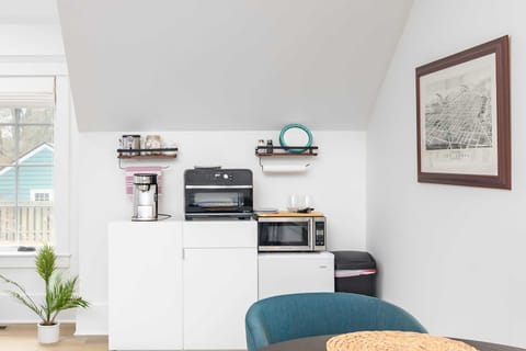 7 in 1 function air fry/toaster oven, microwave, and single serve coffee maker - coffee included