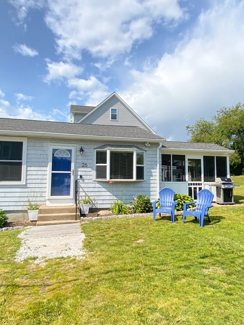 Welcome to The Cottage - Bonnet Shores, Narragansett, Rhode Island
