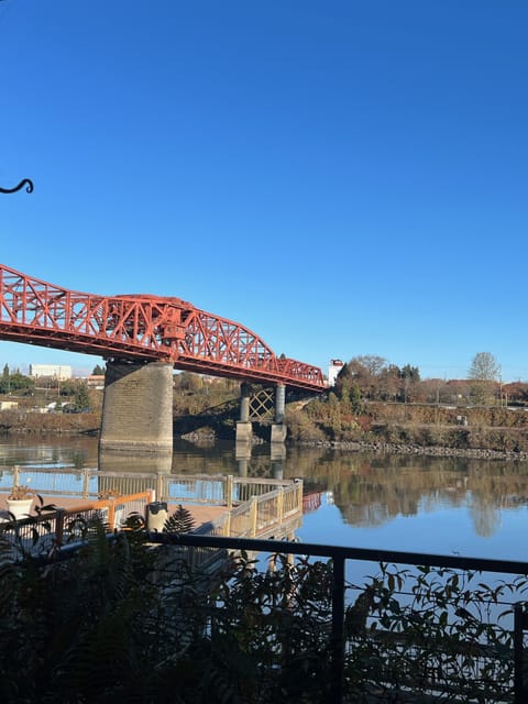 Upper balcony ~ Willamette River / Broadway Bridge