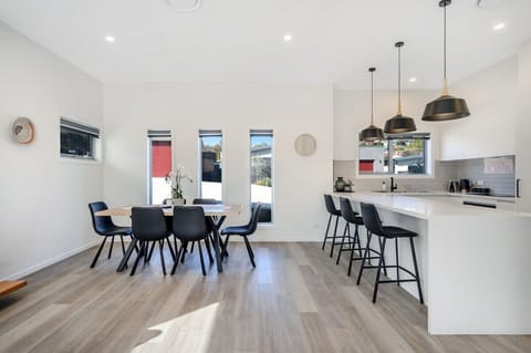 Ultra modern kitchen, well appointed with everything that you possibly need. Modern furnishing include a 7 piece dining suite