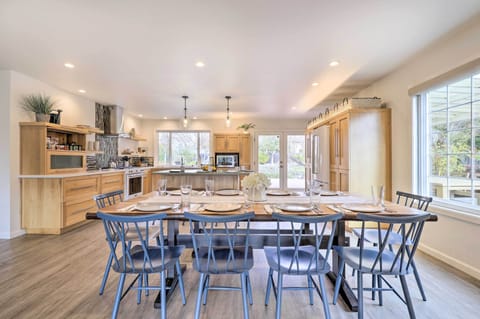 Dining Area | Dishware & Flatware