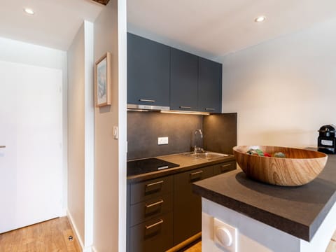 Cabinetry, Countertop, Property, Furniture, Building, Drawer, Wood, Kitchen, Interior Design, Flooring