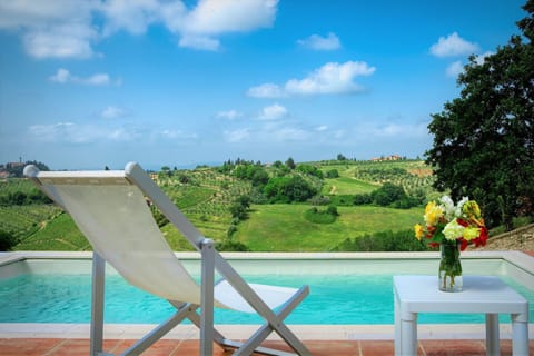 Water, Cloud, Sky, Plant, Nature, Azure, Outdoor Furniture, Chair, Flower, Swimming Pool