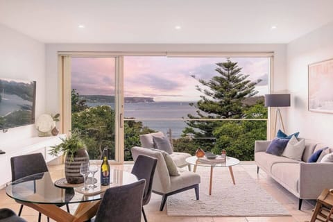 Balmoral Bliss - 360-degree views of Balmoral & North Head, steps to the beach.