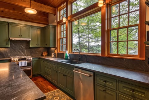 Room for everyone to lend a hand. Gorgeous views, value and space!