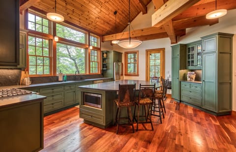 Fantastic space for gathering and highly functional. Cook, bake, grill ready!