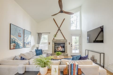 Living Room w/ Fireplace