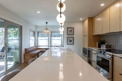 Kitchen Island - Walker Luxury Vacation Rentals