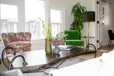 Bright & Airy renovated apartment