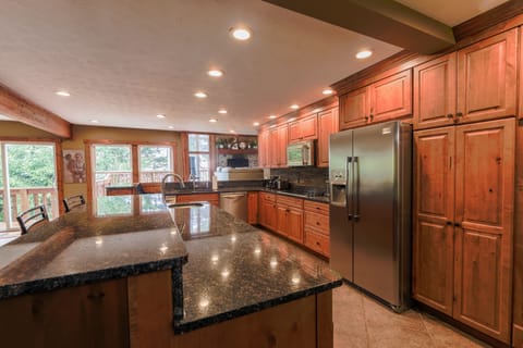 Flooring, Floor, Indoors, Hardwood, Chair