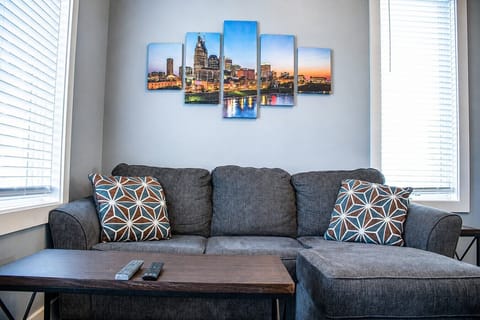 2515 Clifton - Living Room