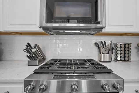 Cook with confidence—fully equipped Cedar Park kitchen with gas range, sharp knives, and essentials for easy meals on short or long stays.