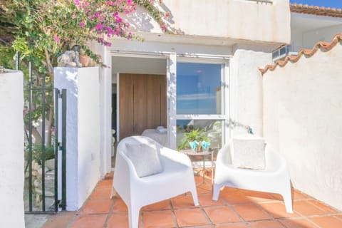 Terrace to chill out with a good wine