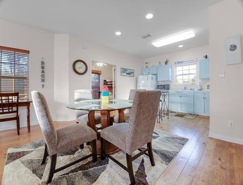 Dining Area - The open dining space provides a table with seating for 4. Additional seats are offered at the adjacent, island bar.