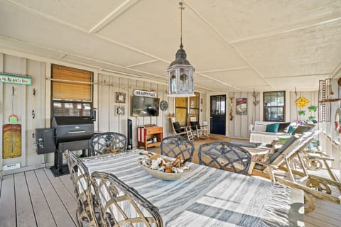 Screened in porch w/pellet smoker. Relax, smoke some ribs, and listen to waves