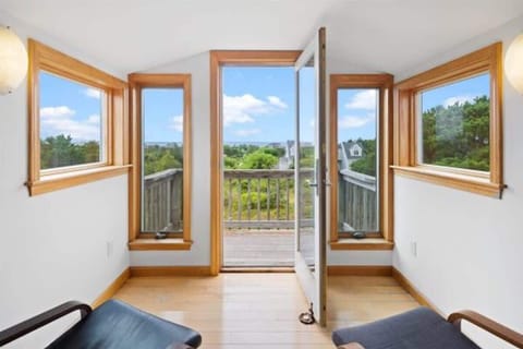 Crows nest with seating for a perfect view of the bay 