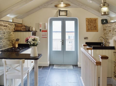 Open plan living/dining room/kitchen | Driftwood Cottages - Driftwood, Porth. nr. Newquay