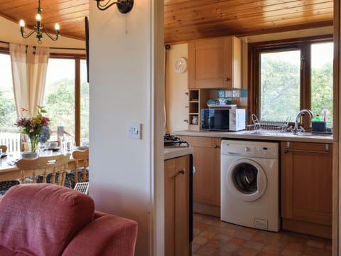 Kitchen | Teasel Lodge - Lunga Estate Lodges, Craobh Haven