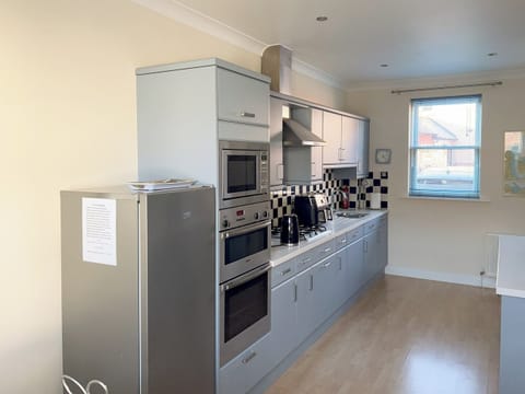 Kitchen | 5 Shoreside, Shaldon