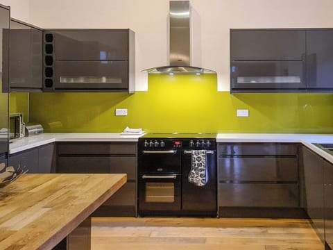 Kitchen | Lochside House - Lochside Holidays, Stronachlachar