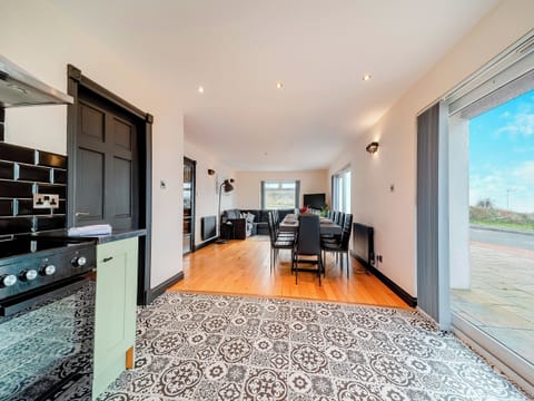 Well-equipped kitchen | 8 Military Drive - Military Drive, Portpatrick, near Stranraer